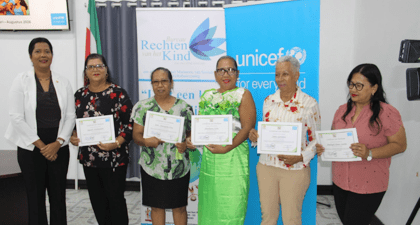Certificaten voor deelnemers MHPSS-training in Nickerie