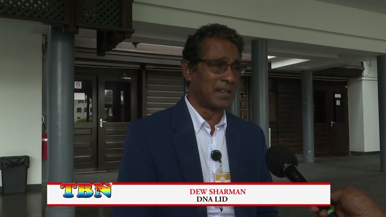 Embedded thumbnail for Sharman over nefroloog Nickerie: 'Als het bedrag te hoog is ga onderhandelen en niet stopzetten"